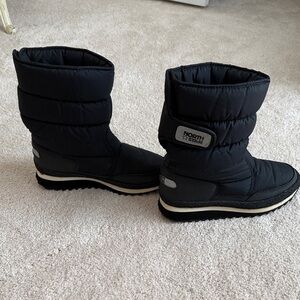 North Star Women's Black Puffer Winter Boots